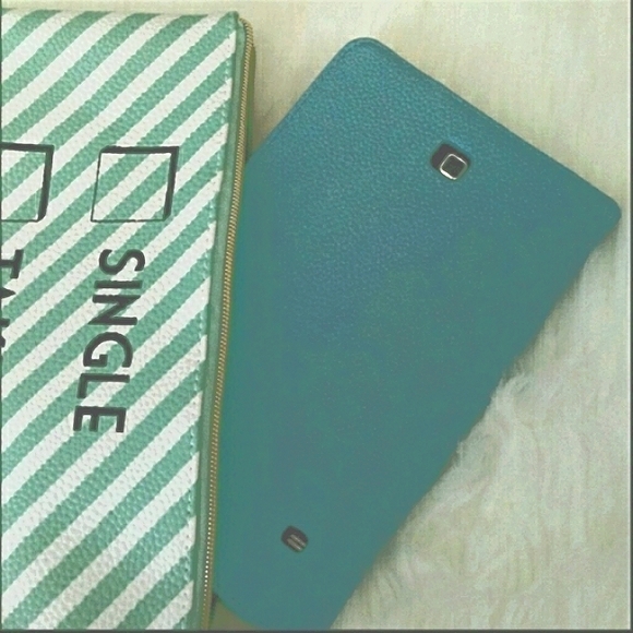 Sassy Status Pebbled Textured Make-Up Bag/Clutch - Picture 3 of 6